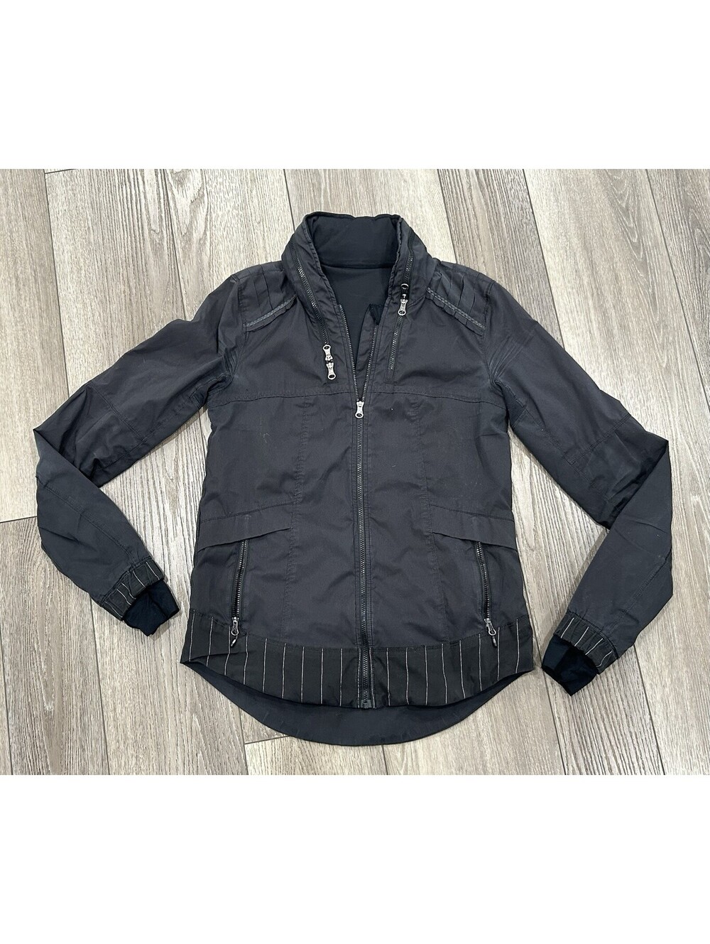 Lululemon Spring Forward Jacket Womens  Black Stowable Hood Reflective Running